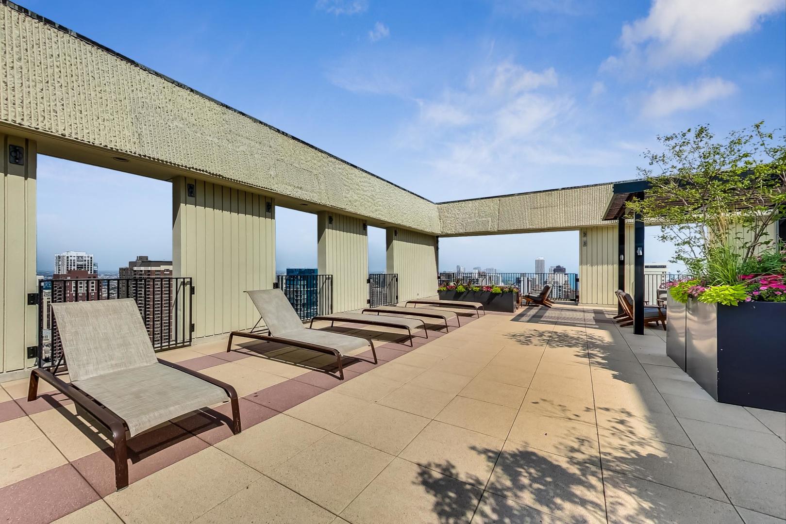 100 E Bellevue Place Unit: 14B