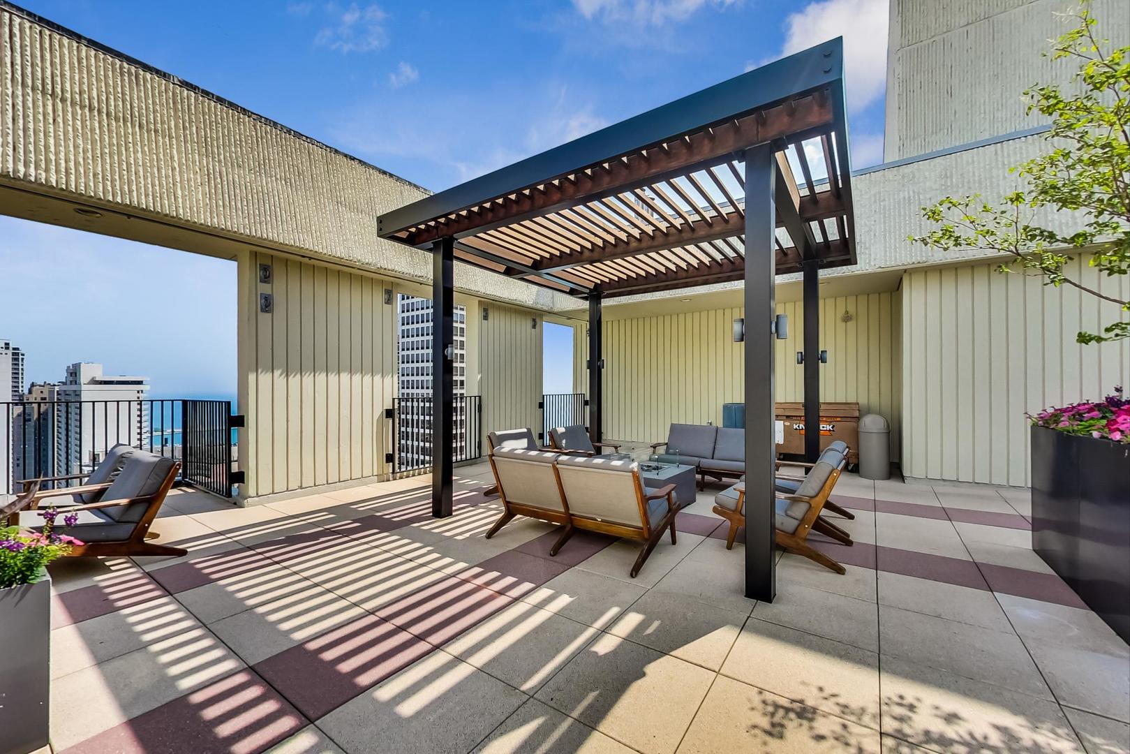 100 E Bellevue Place Unit: 14B