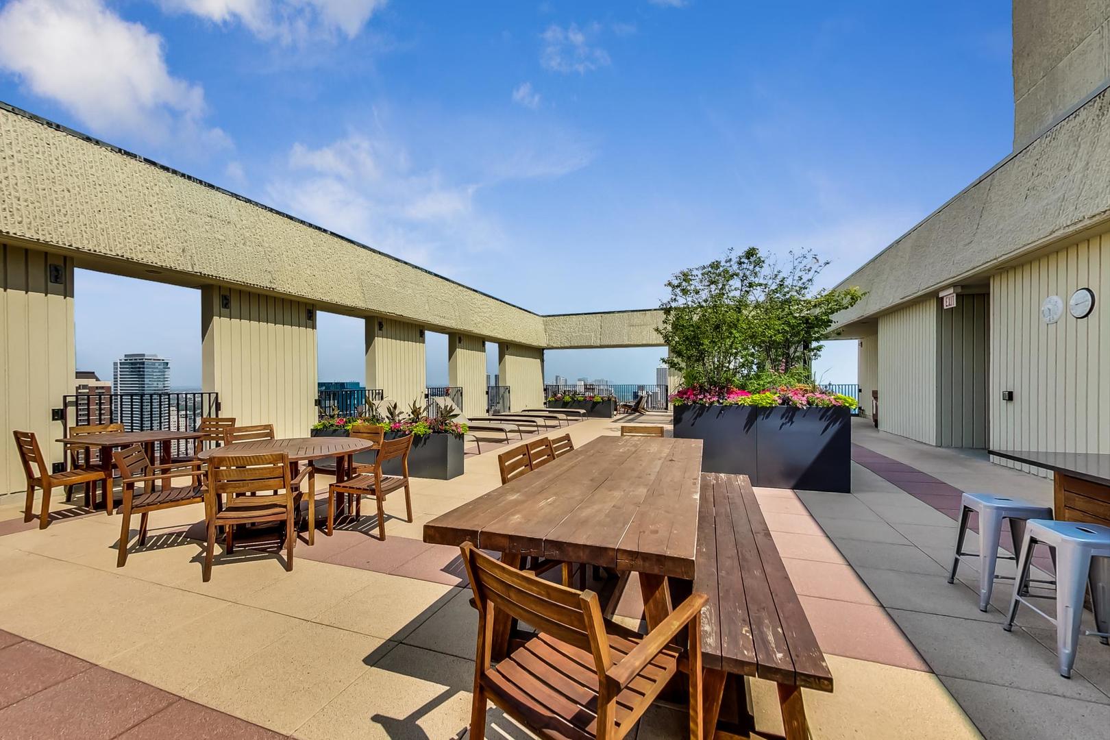 100 E Bellevue Place Unit: 14B