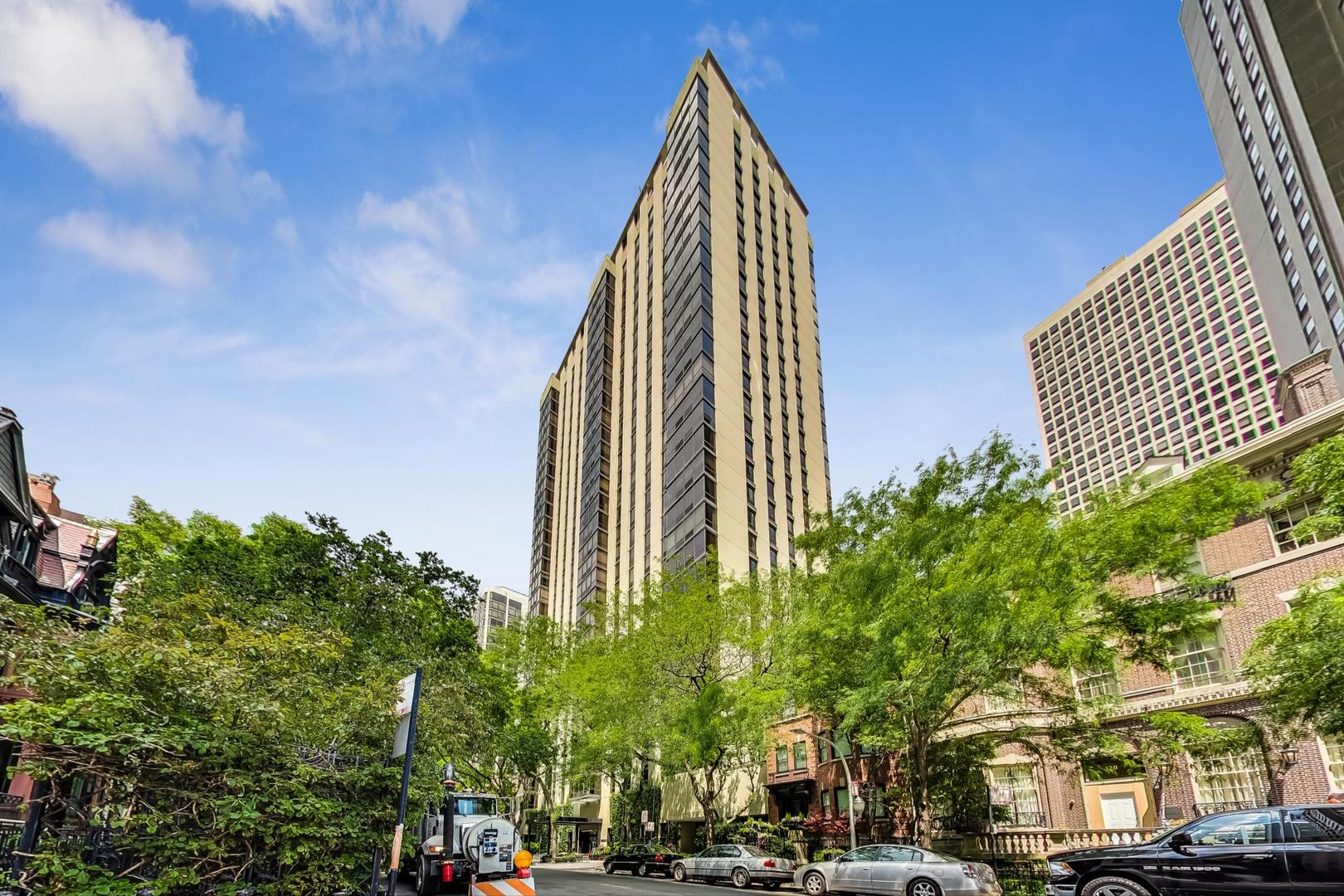100 E Bellevue Place Unit: 14B