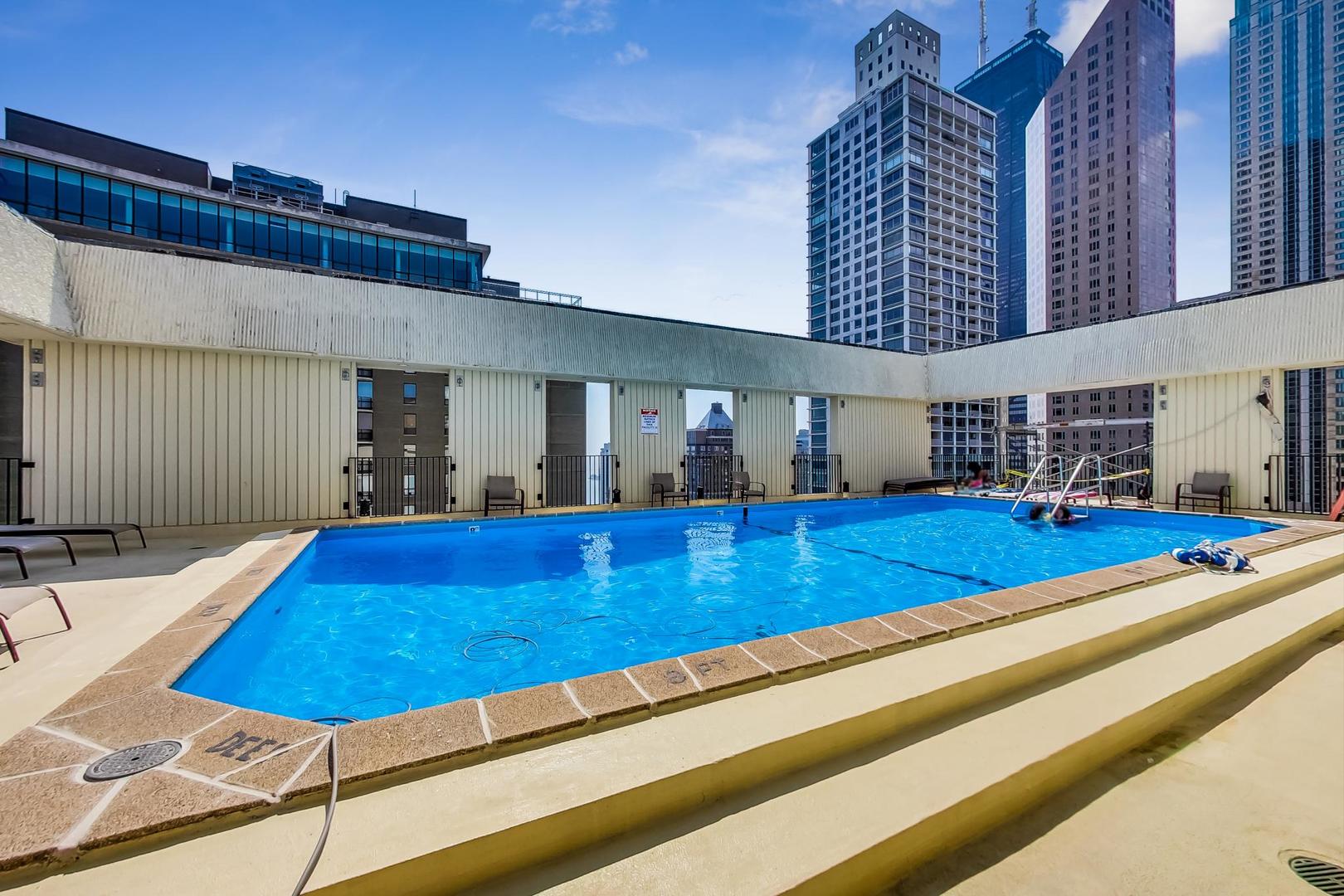 100 E Bellevue Place Unit: 14B
