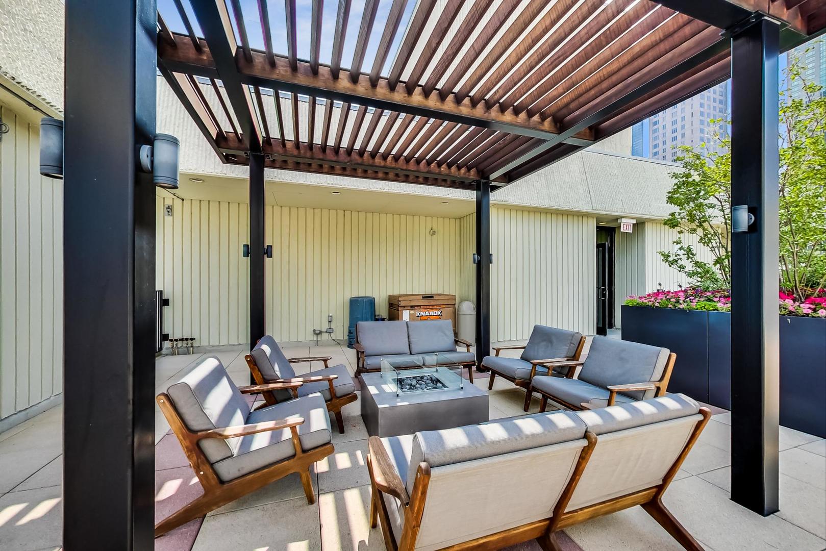 100 E Bellevue Place Unit: 14B