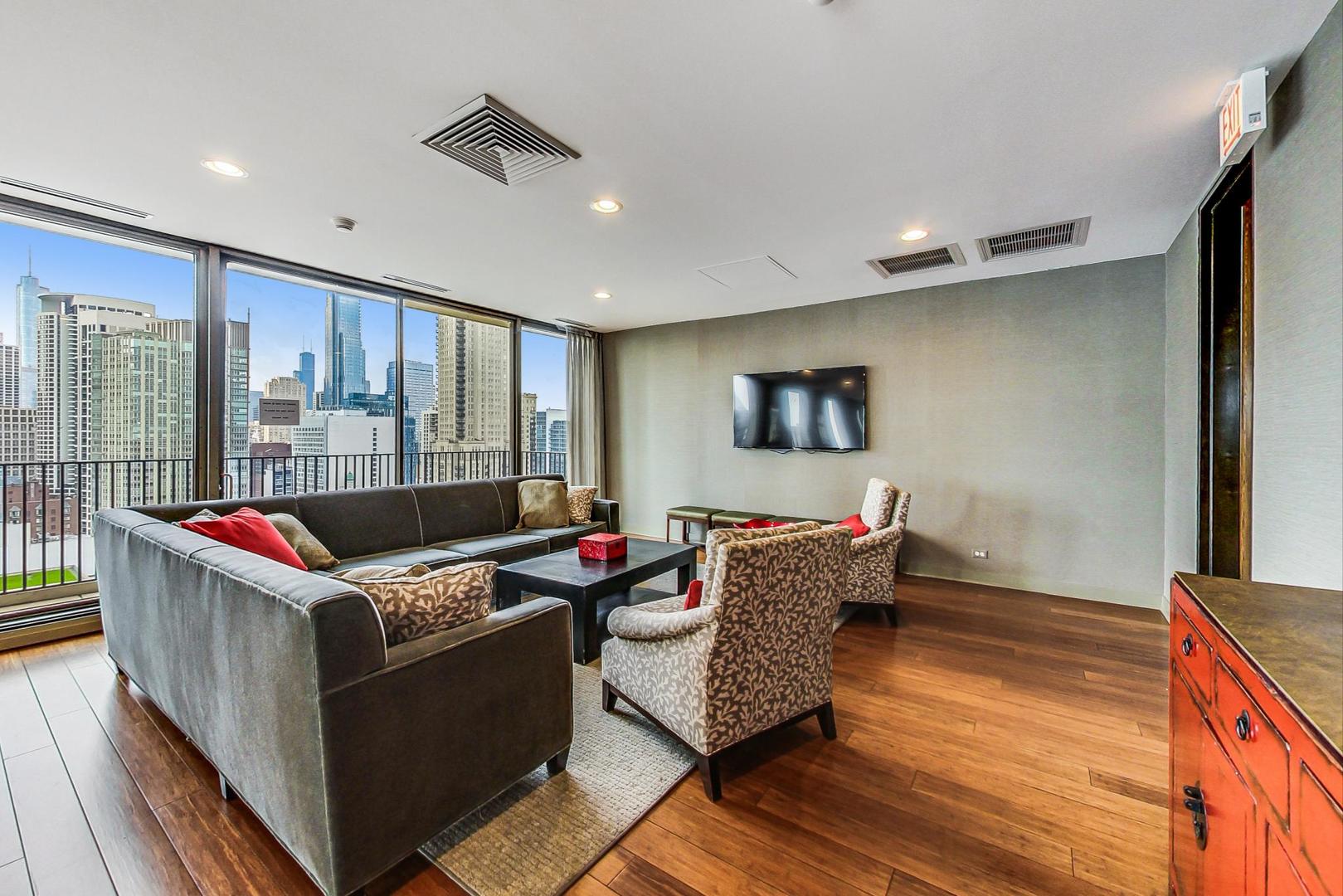 100 E Bellevue Place Unit: 14B