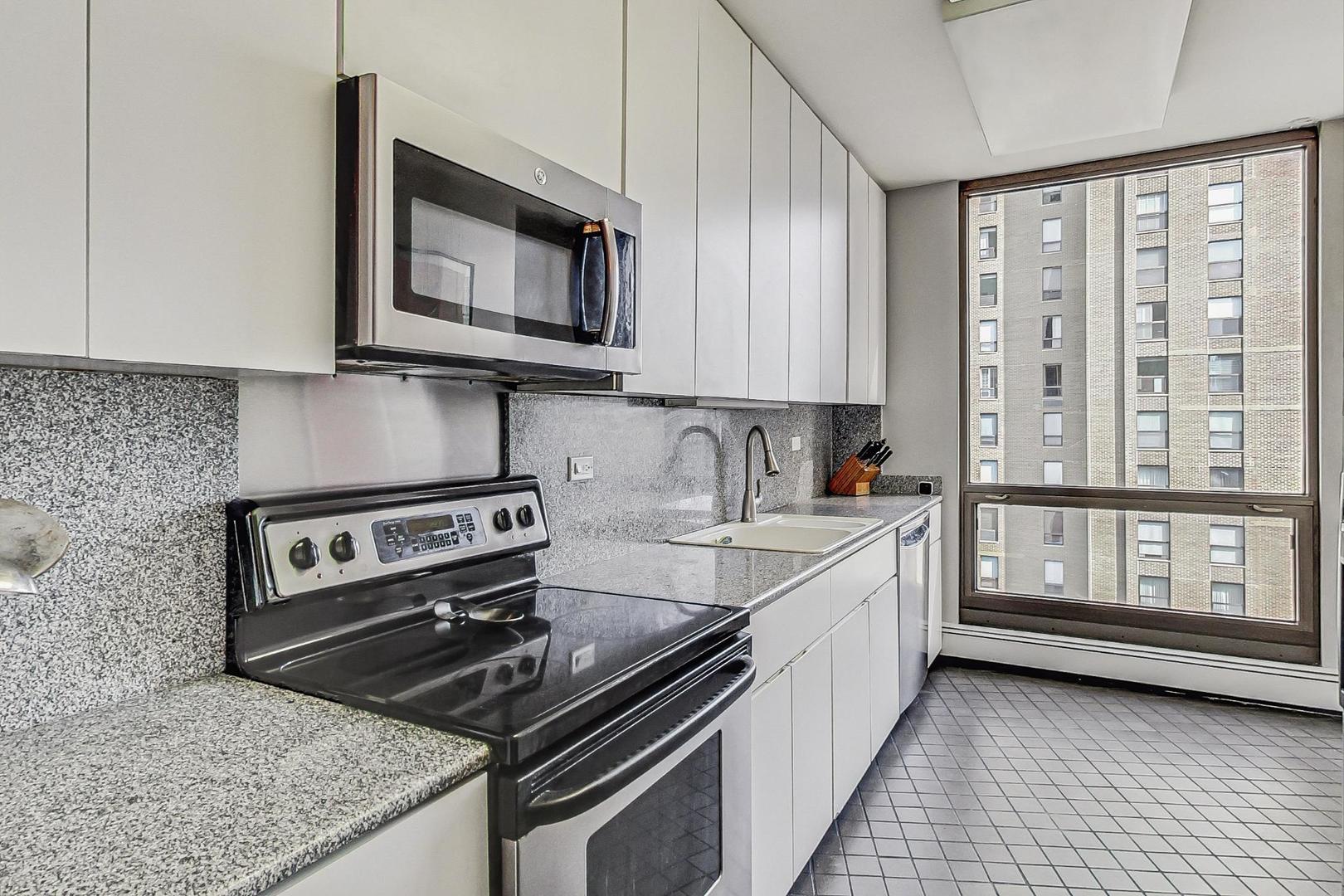100 E Bellevue Place Unit: 14B