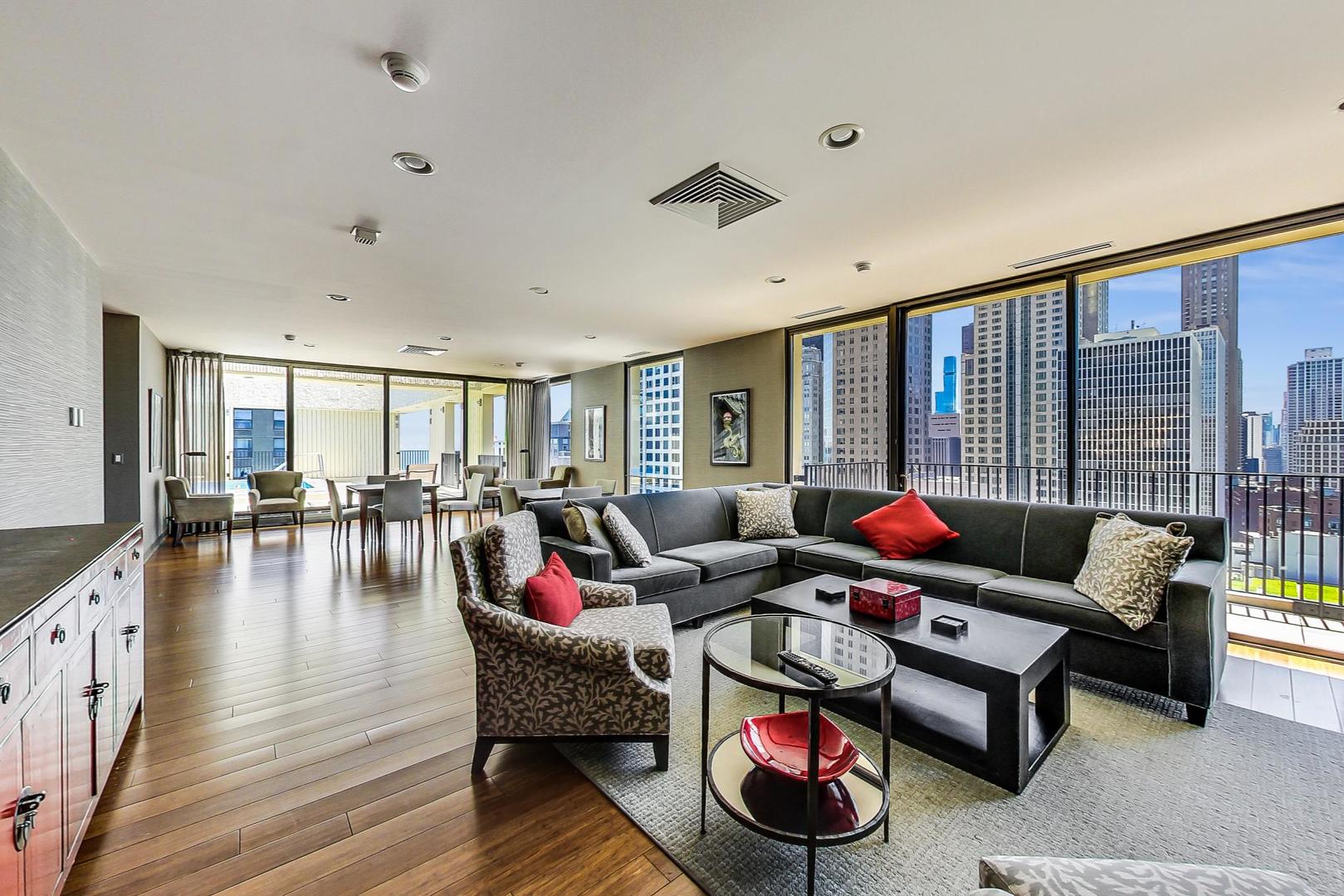 100 E Bellevue Place Unit: 14B