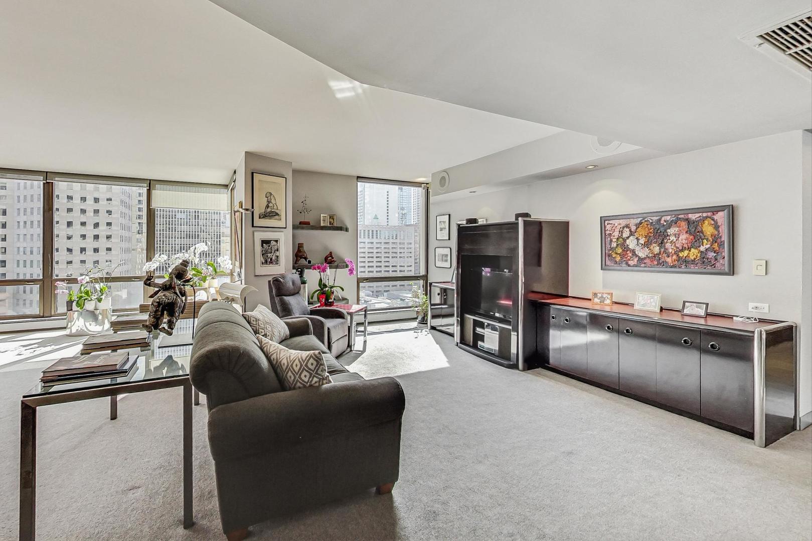 100 E Bellevue Place Unit: 14B