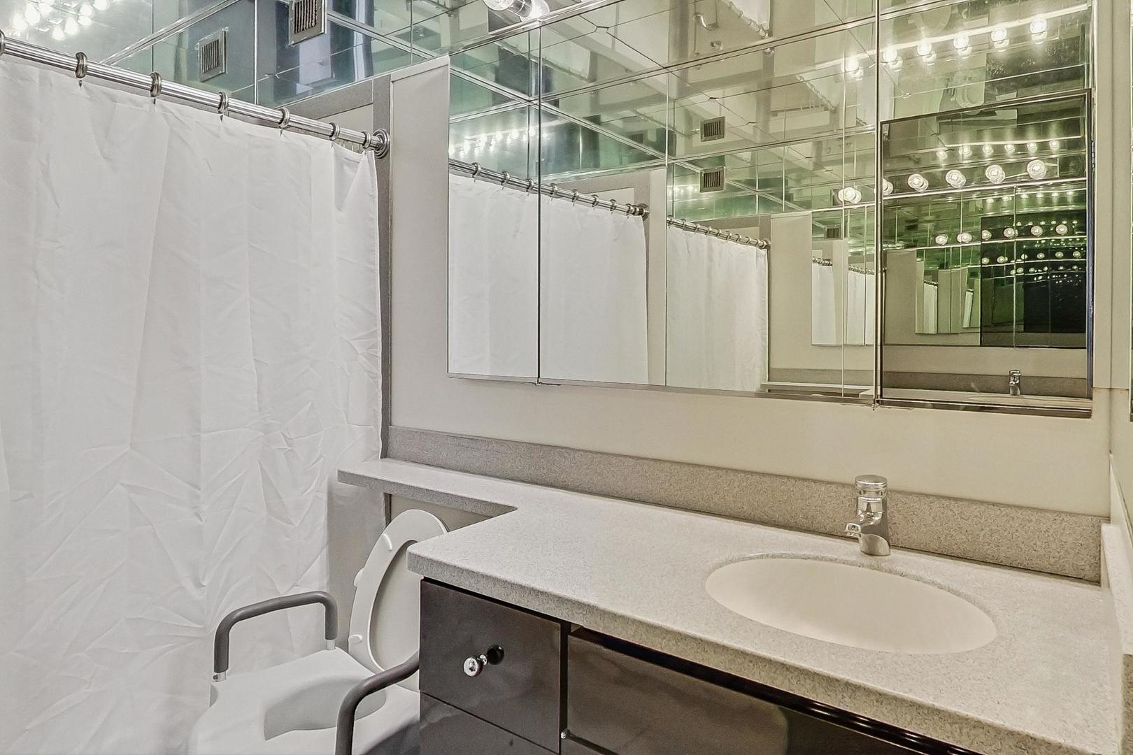 100 E Bellevue Place Unit: 14B