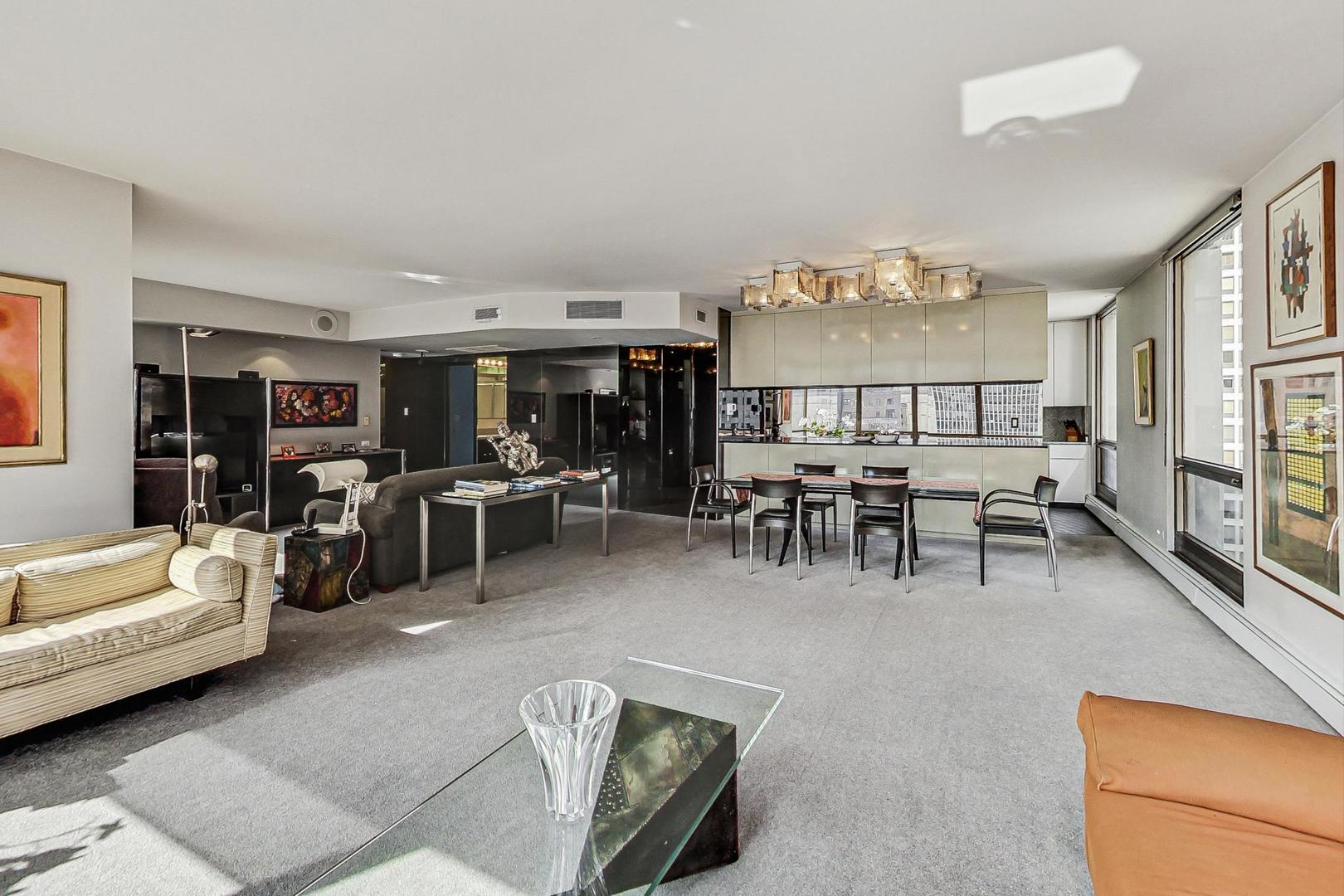 100 E Bellevue Place Unit: 14B