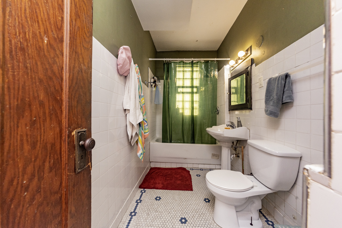 3310 W Armitage Avenue Unit: 2E