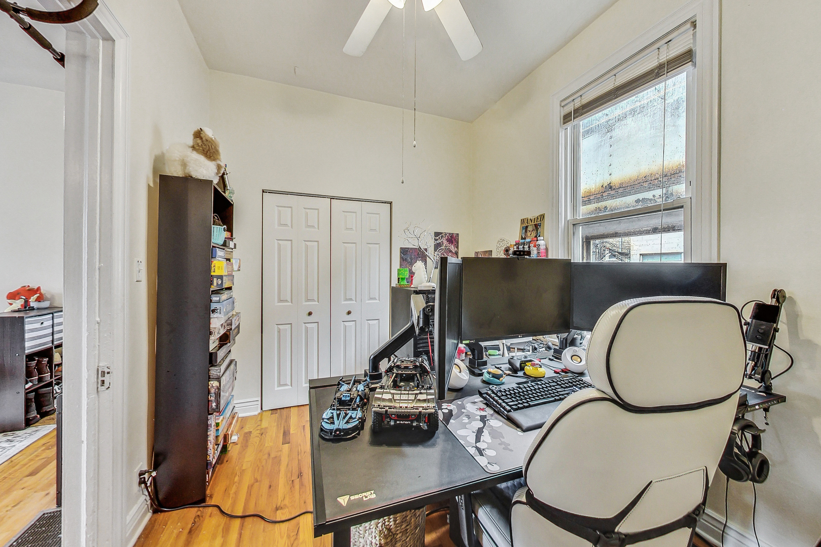 3417 N Janssen Avenue Unit: 1R