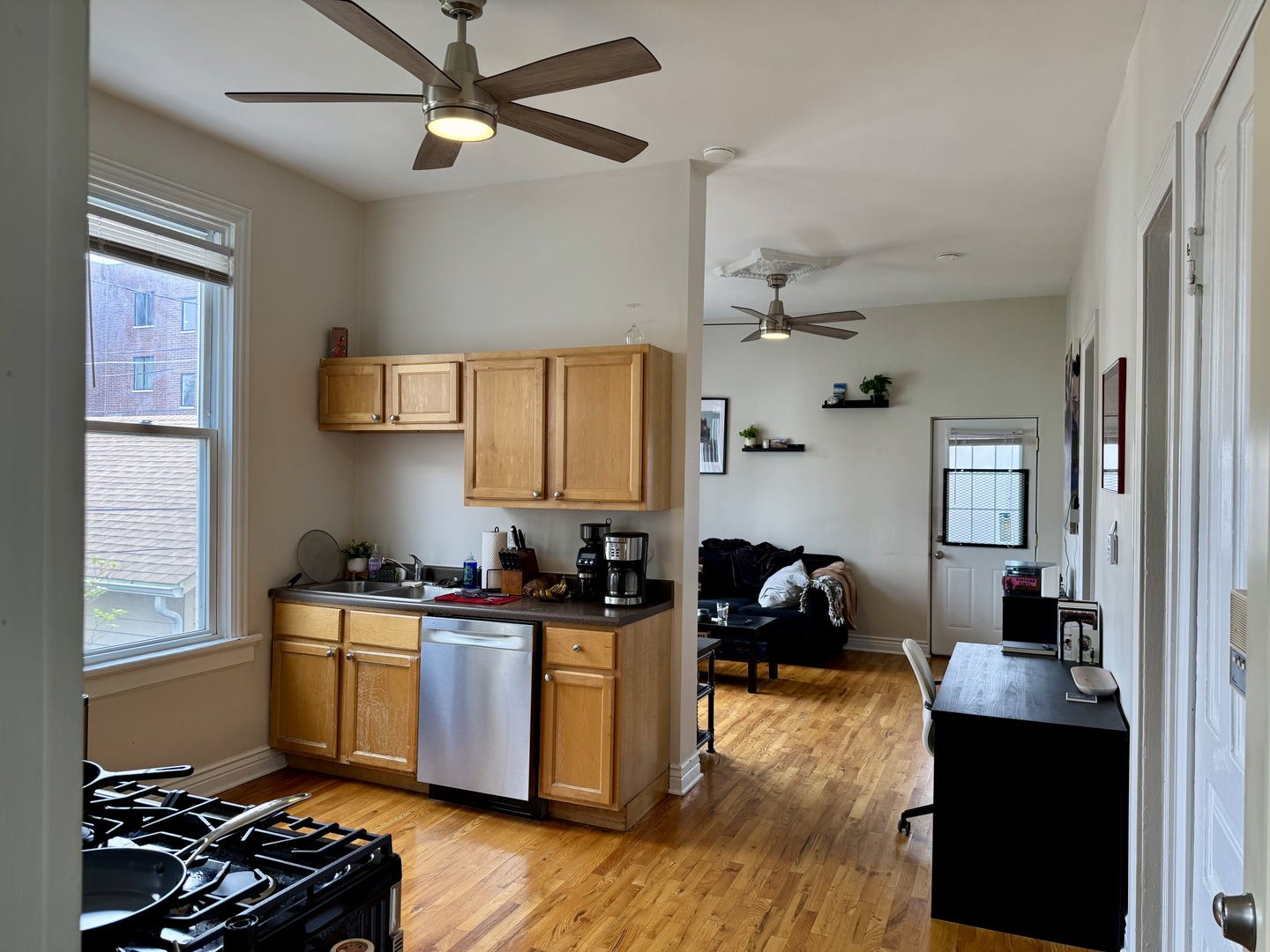 3417 N Janssen Avenue Unit: 1R