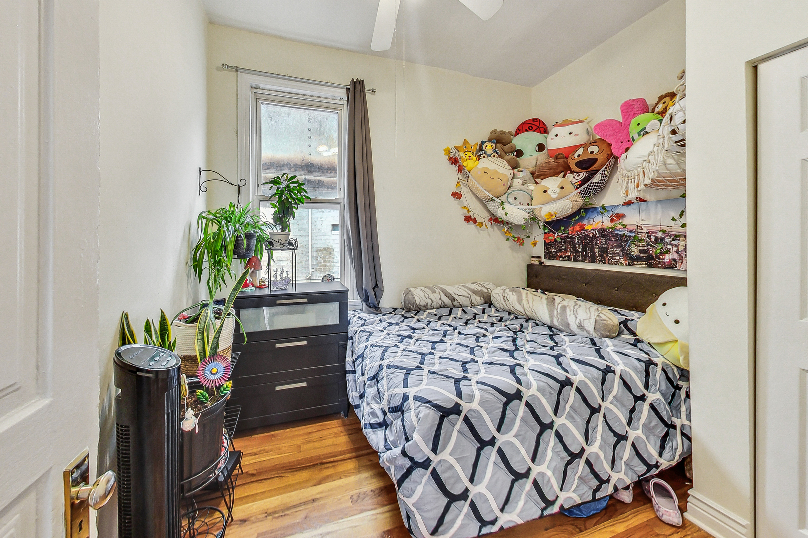 3417 N Janssen Avenue Unit: 1R