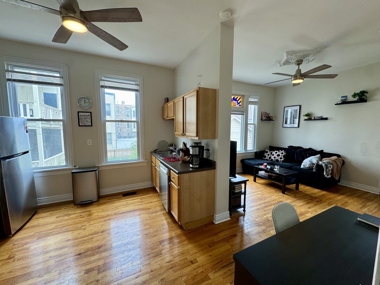 3417 N Janssen Avenue Unit: 1R