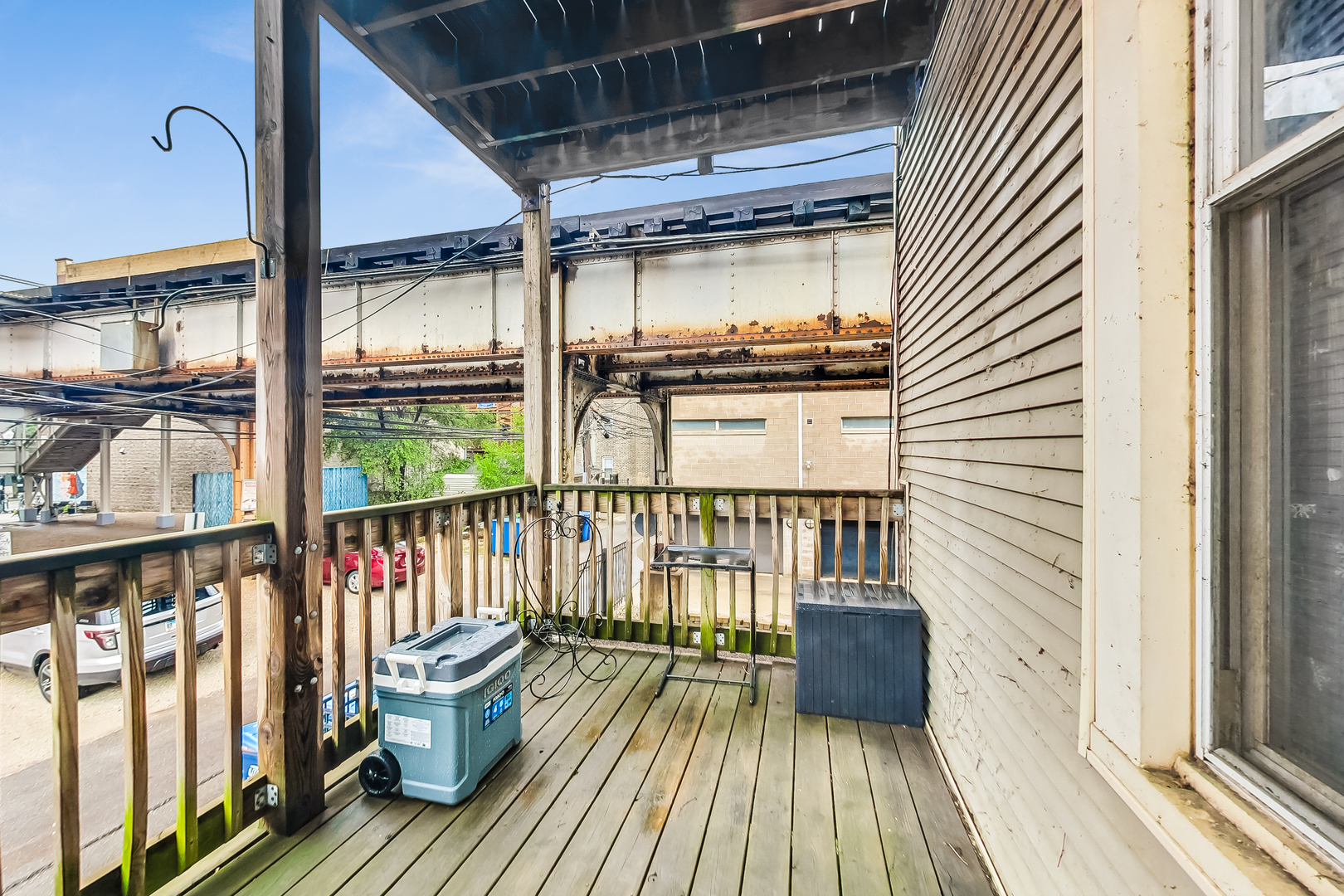3417 N Janssen Avenue Unit: 1R
