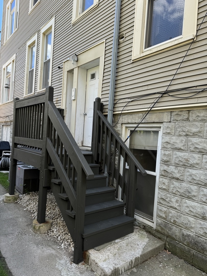 3417 N Janssen Avenue Unit: 1R
