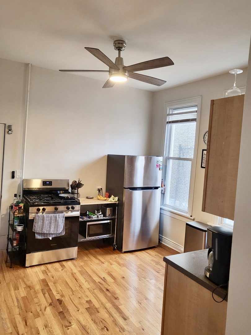3417 N Janssen Avenue Unit: 1R