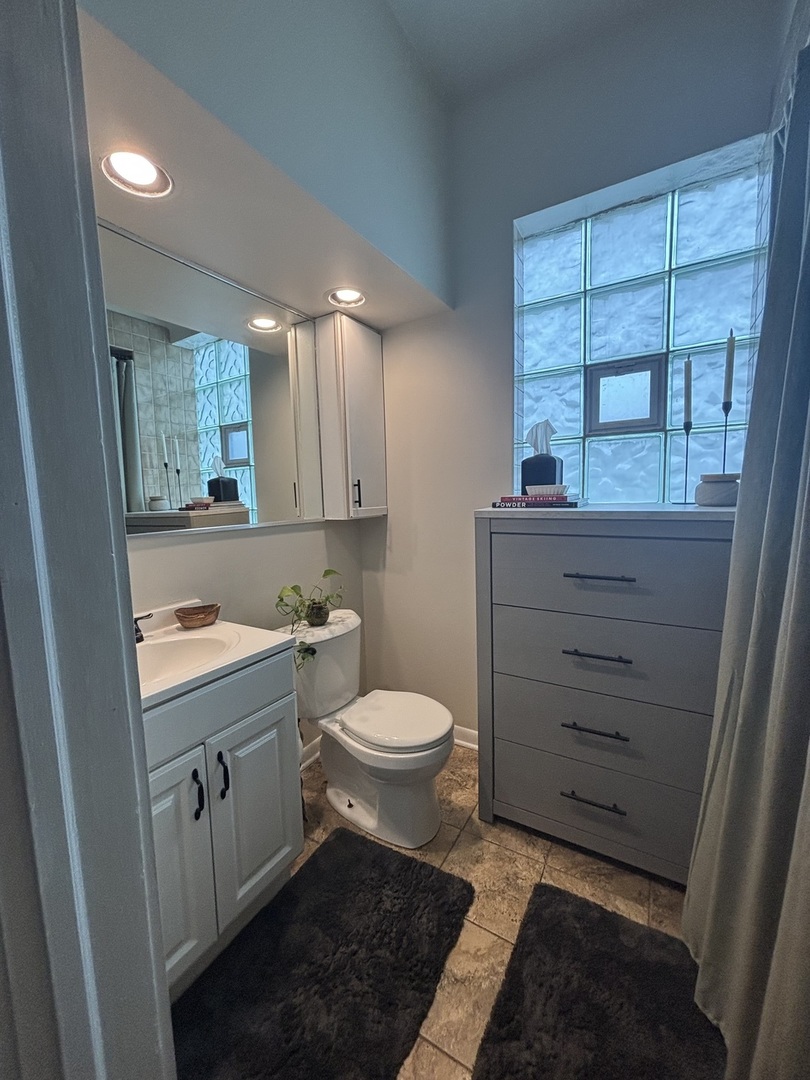 2682 N orchard Street Unit: 3F