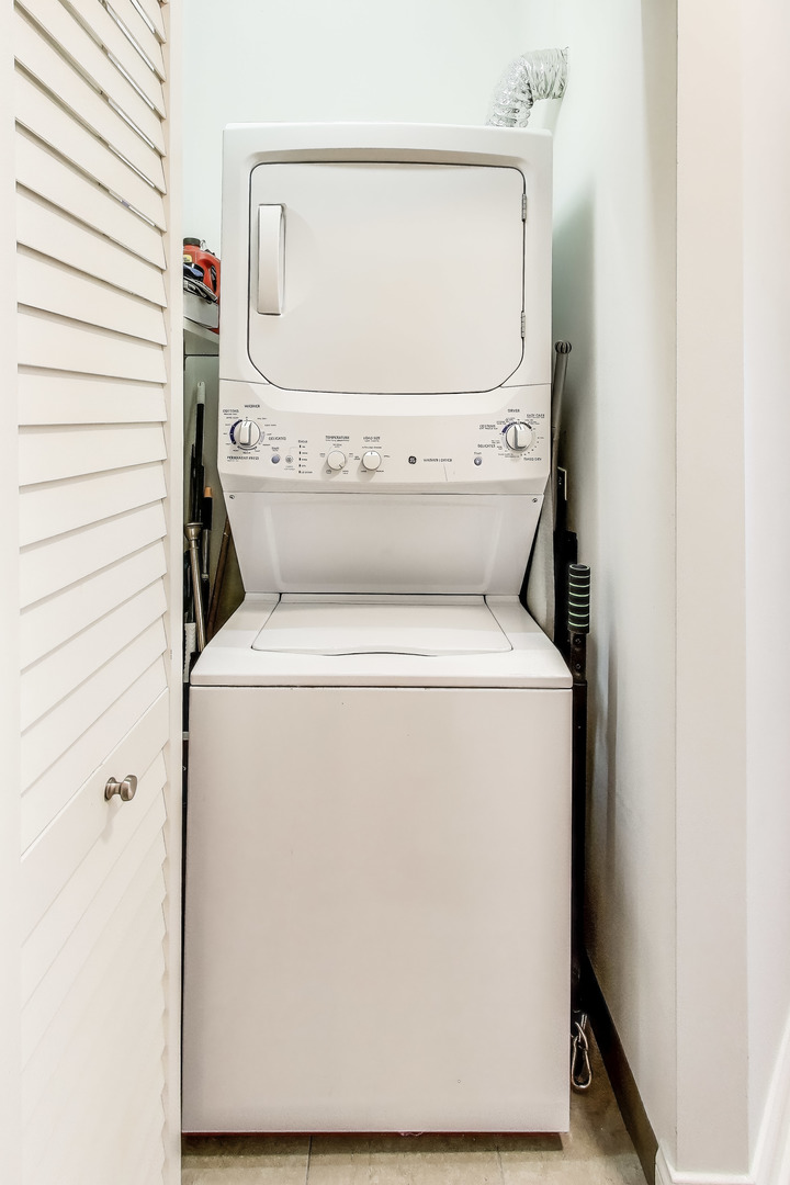 757 N Orleans Street Unit: 1006