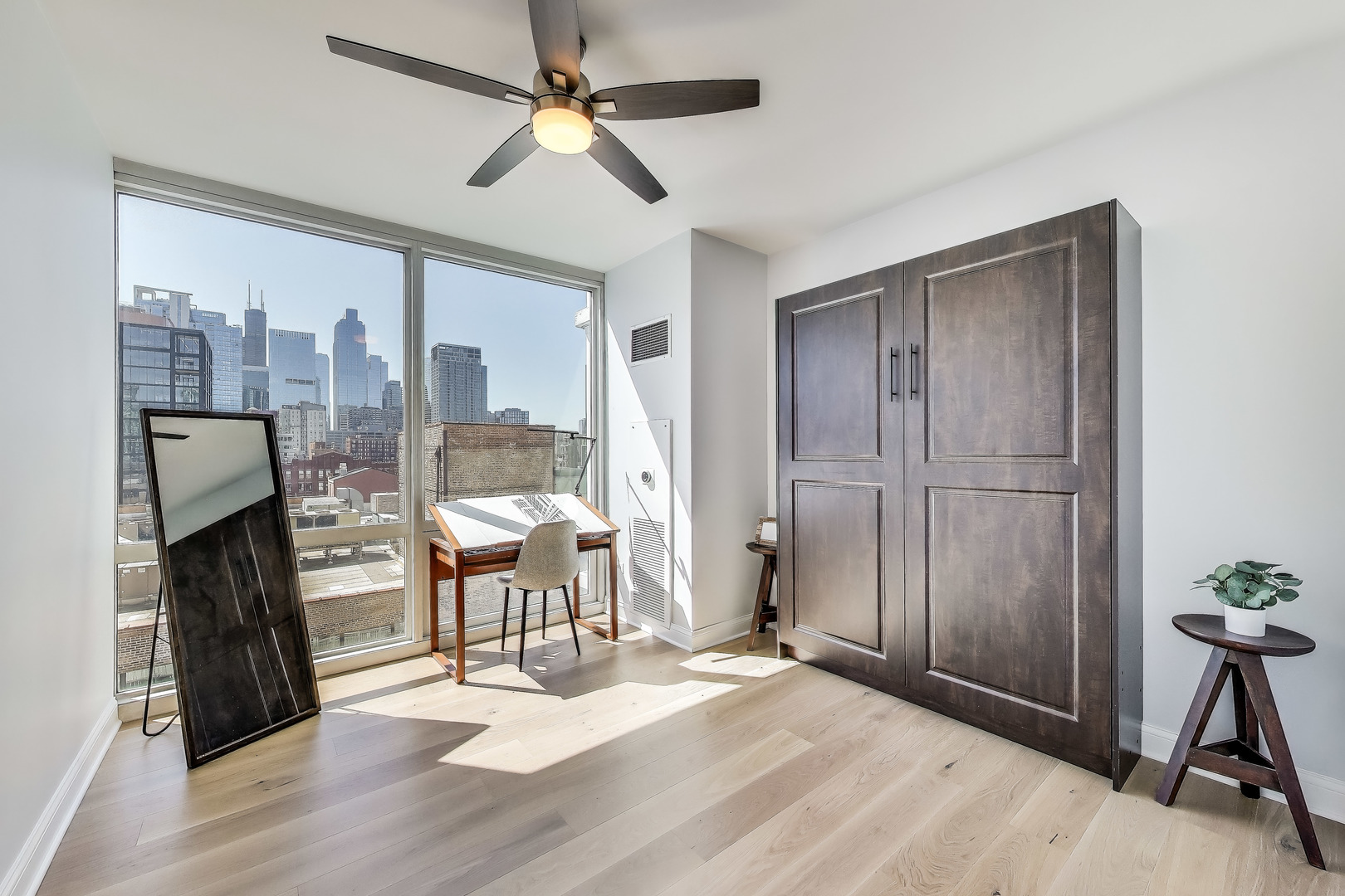 757 N Orleans Street Unit: 1006