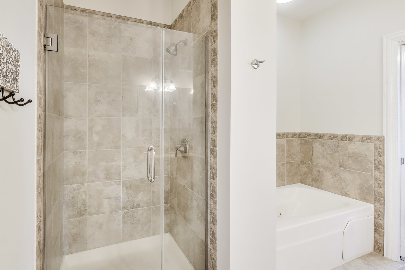 757 N Orleans Street Unit: 1006