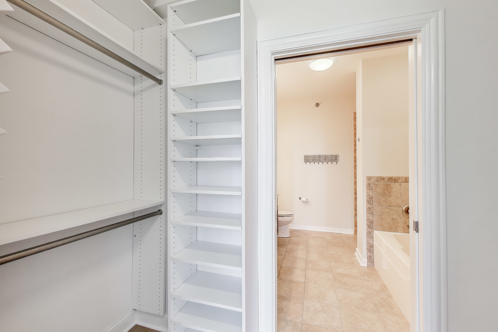 757 N Orleans Street Unit: 1006