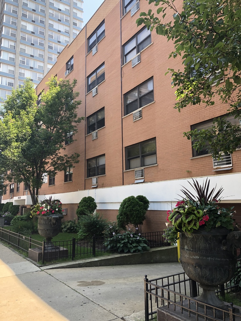 1025 W HOLLYWOOD Avenue Unit: 517