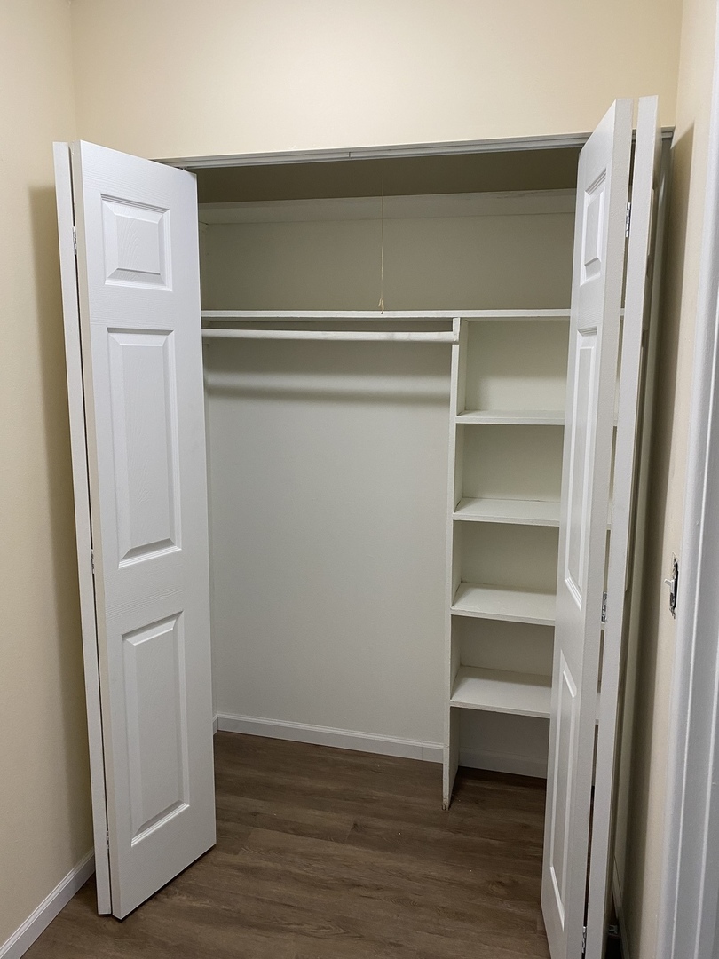 1025 W HOLLYWOOD Avenue Unit: 517