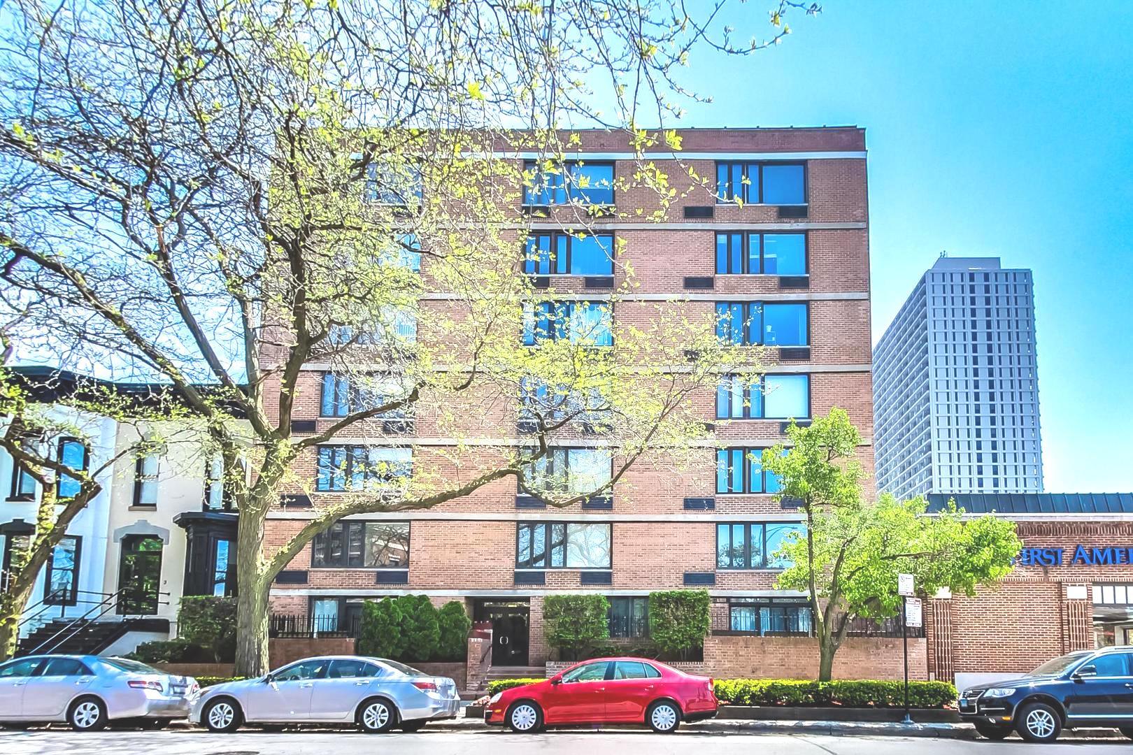 2007 N Sedgwick Street Unit: 304
