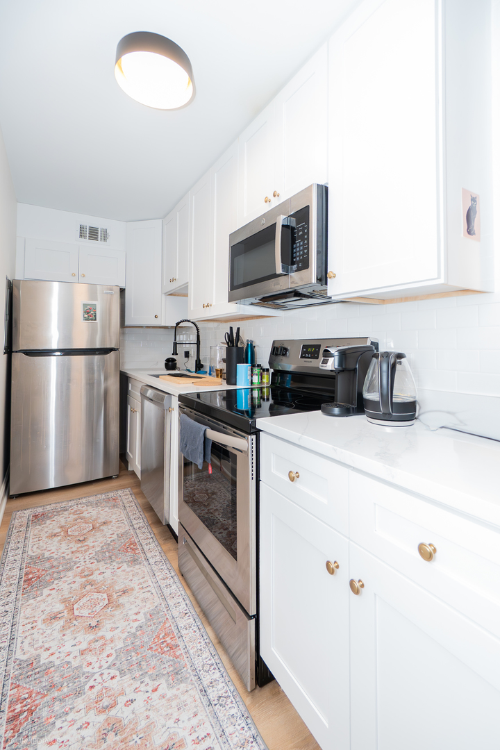 2007 N Sedgwick Street Unit: 304