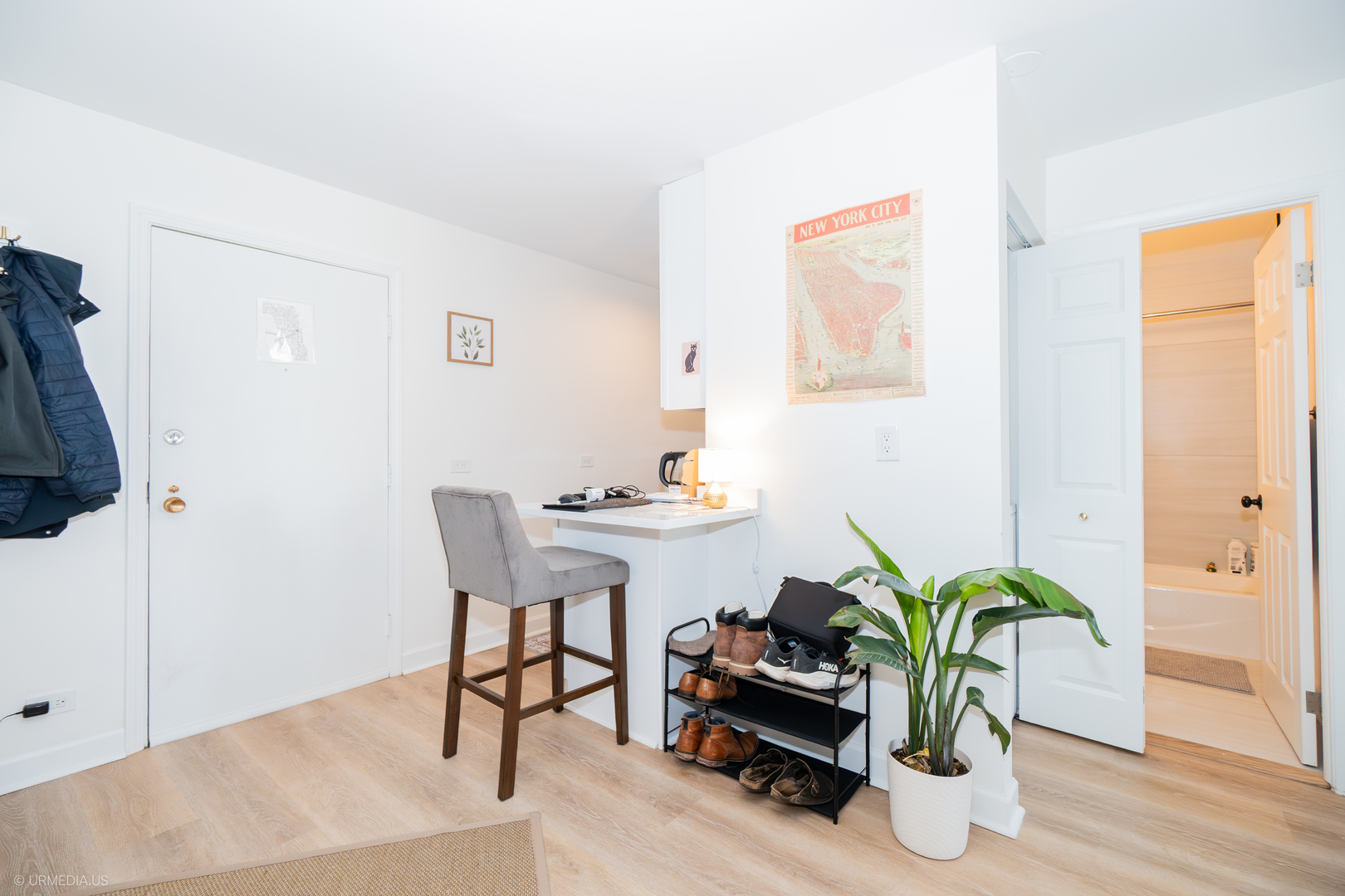 2007 N Sedgwick Street Unit: 304