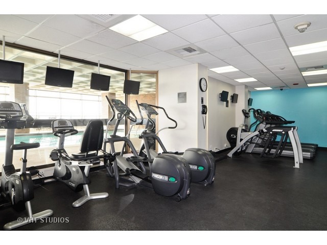 2650 N LAKEVIEW Avenue Unit: 1603