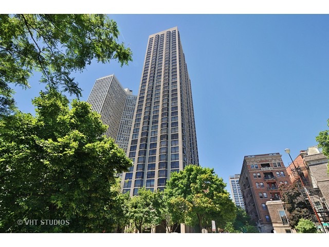 2650 N LAKEVIEW Avenue Unit: 1603