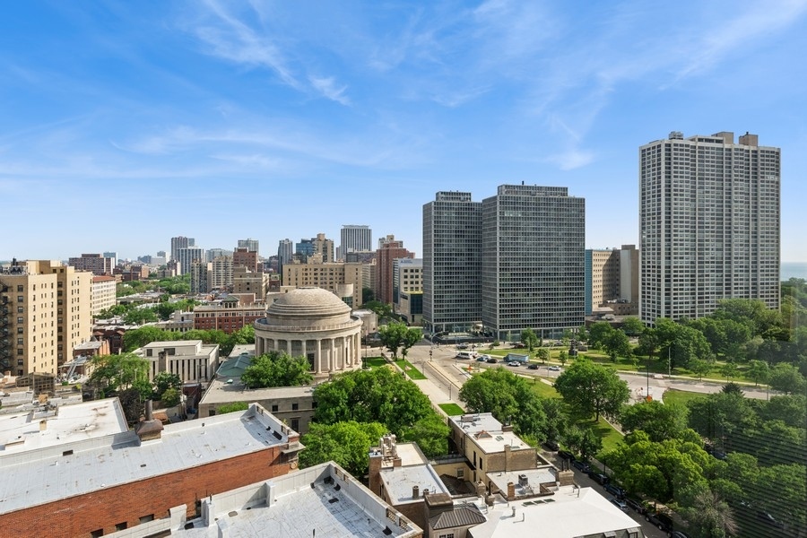 2650 N LAKEVIEW Avenue Unit: 1603