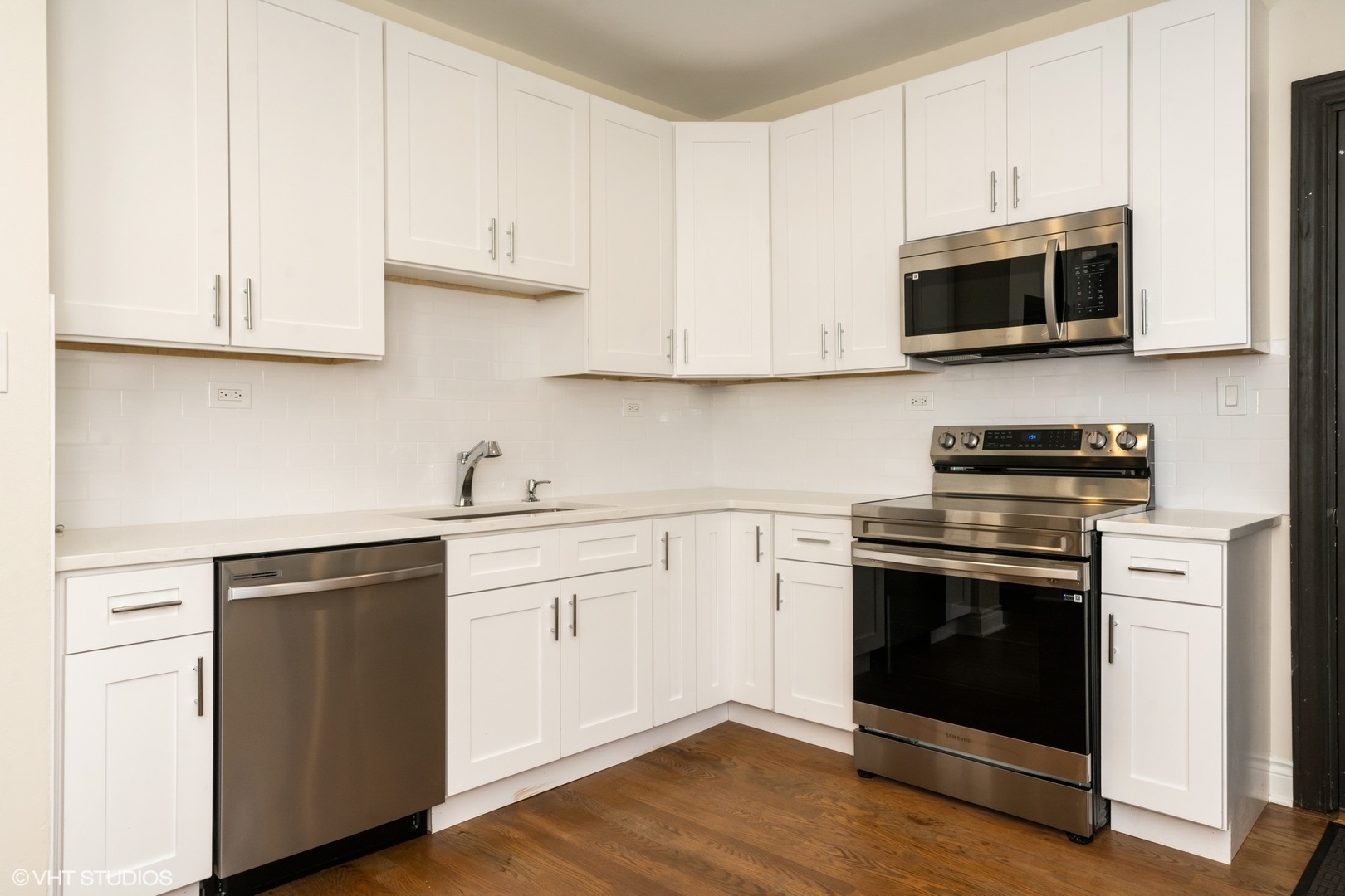 1006 E 54th Street Unit: J-2
