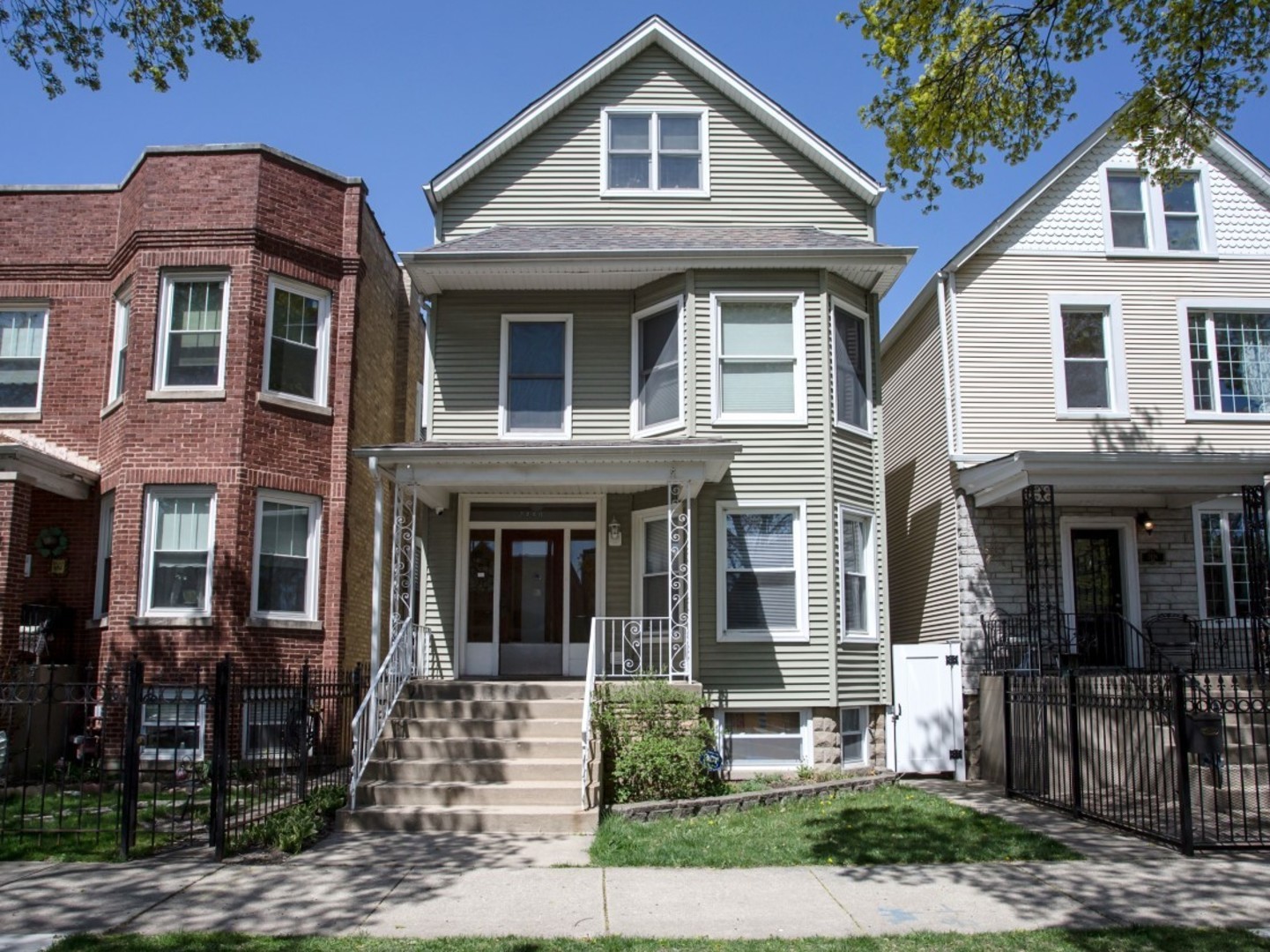 2440 W CUYLER Avenue Unit: 1