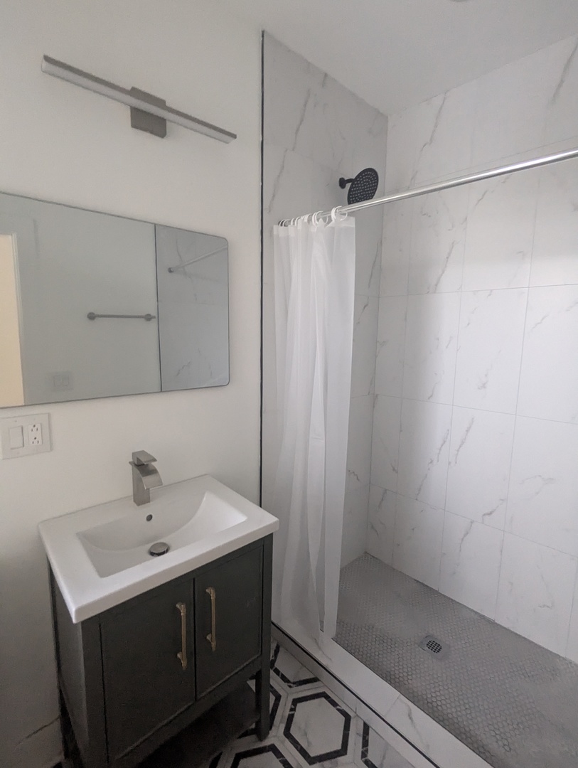 1945 W Augusta Avenue Unit: 1W