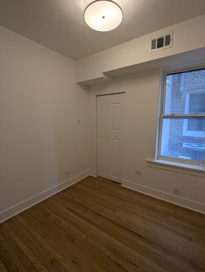 1945 W Augusta Avenue Unit: 1W