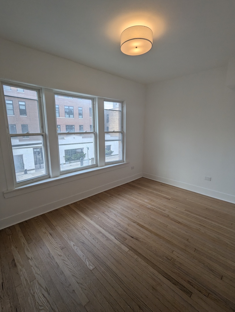 1945 W Augusta Avenue Unit: 1W