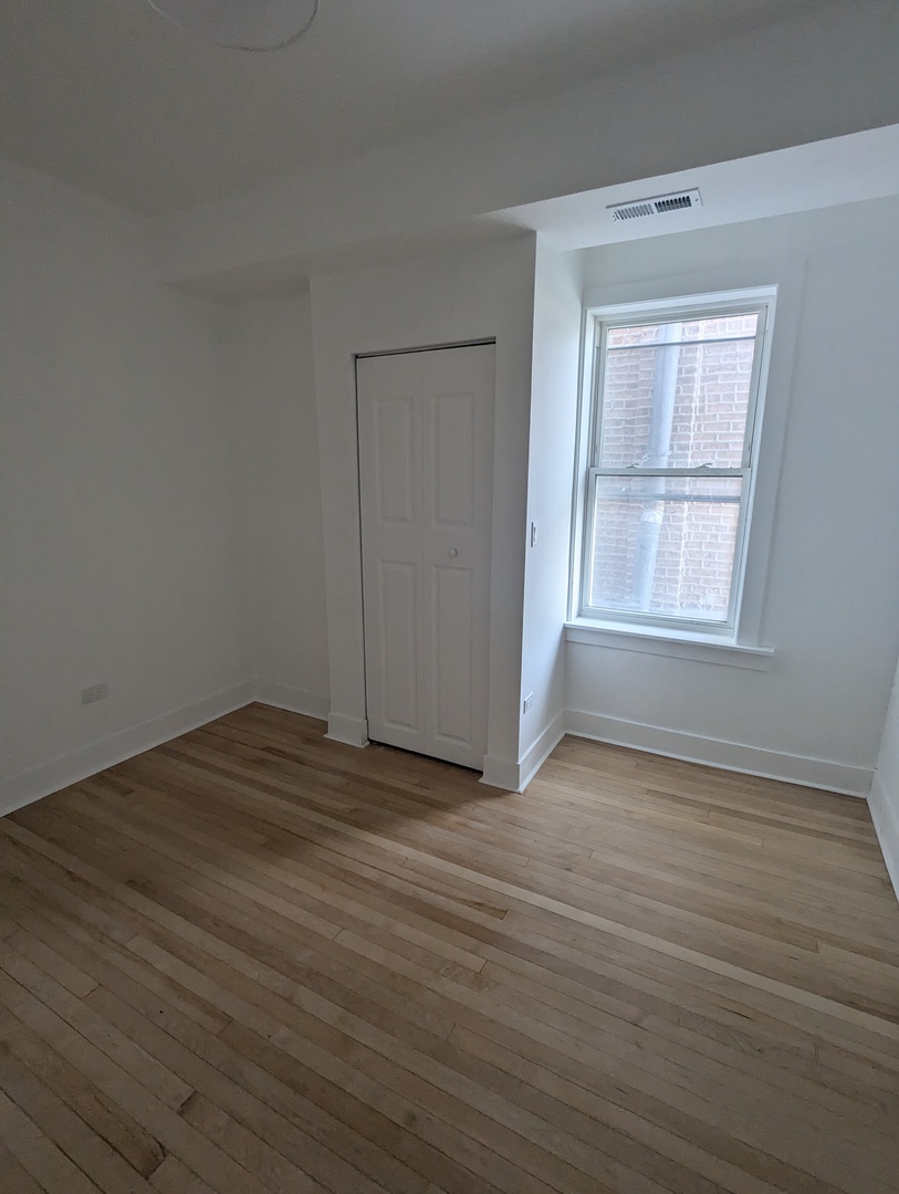 1945 W Augusta Avenue Unit: 1W