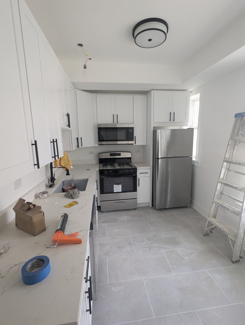 1945 W Augusta Avenue Unit: 1W