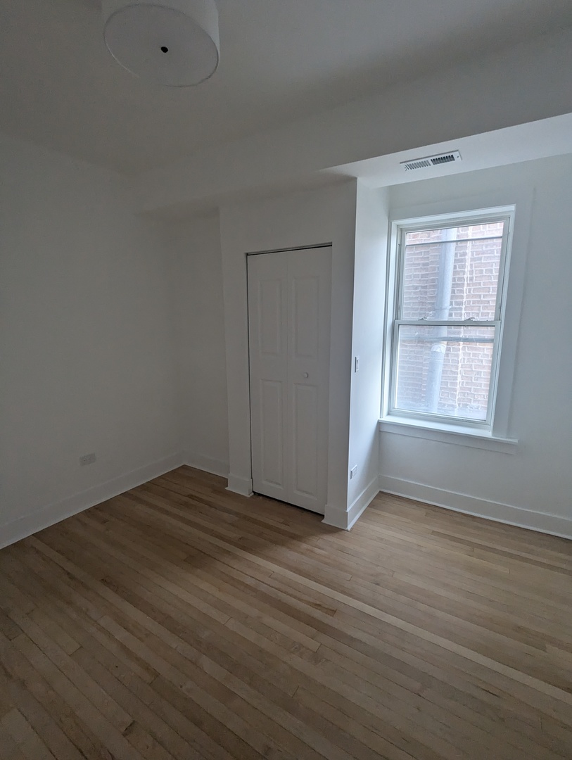 1945 W Augusta Avenue Unit: 1W