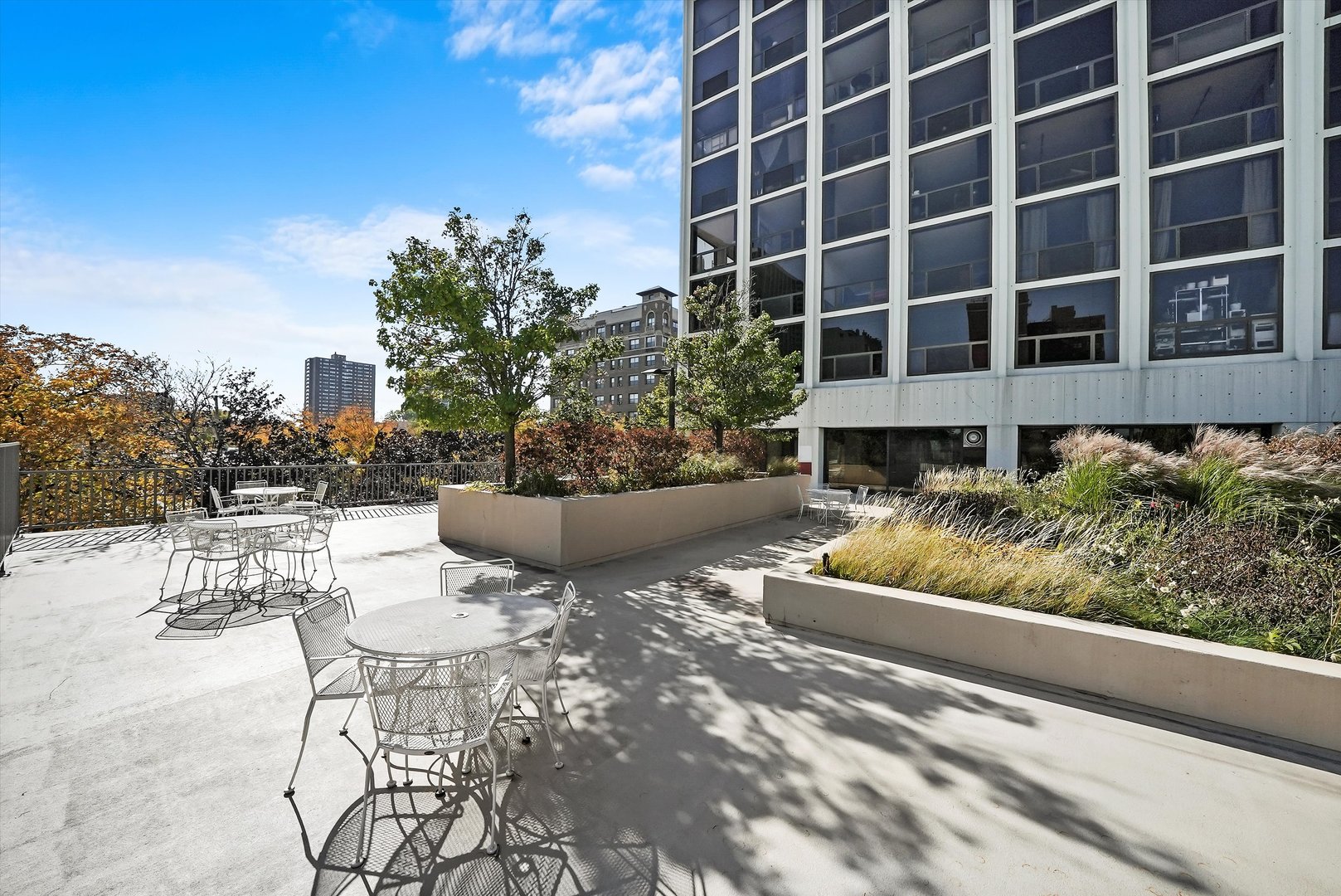 4343 N Clarendon Avenue Unit: 2815
