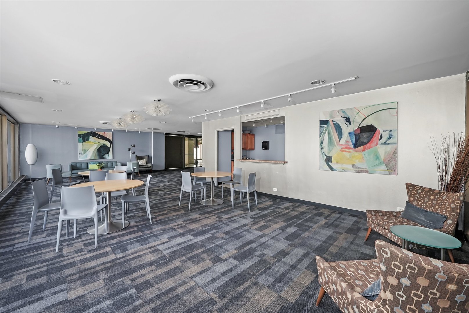 4343 N Clarendon Avenue Unit: 2815