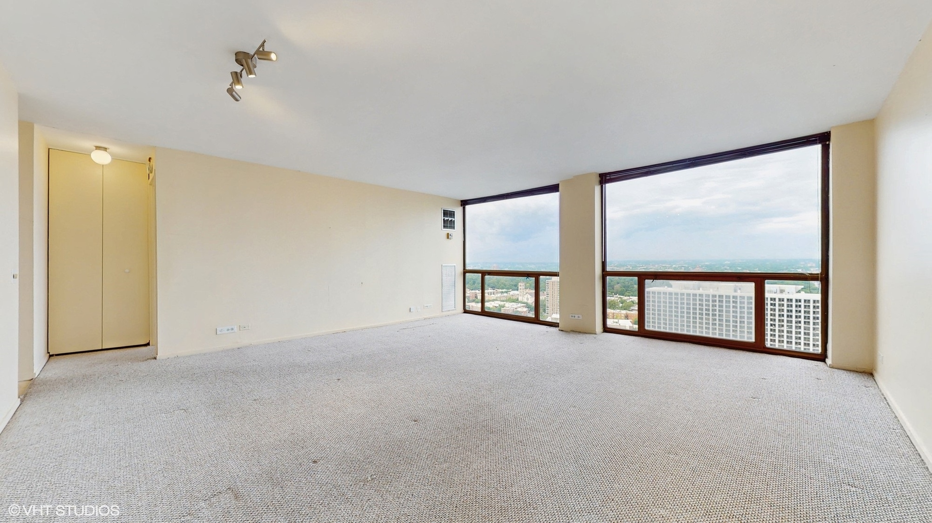4343 N Clarendon Avenue Unit: 2815