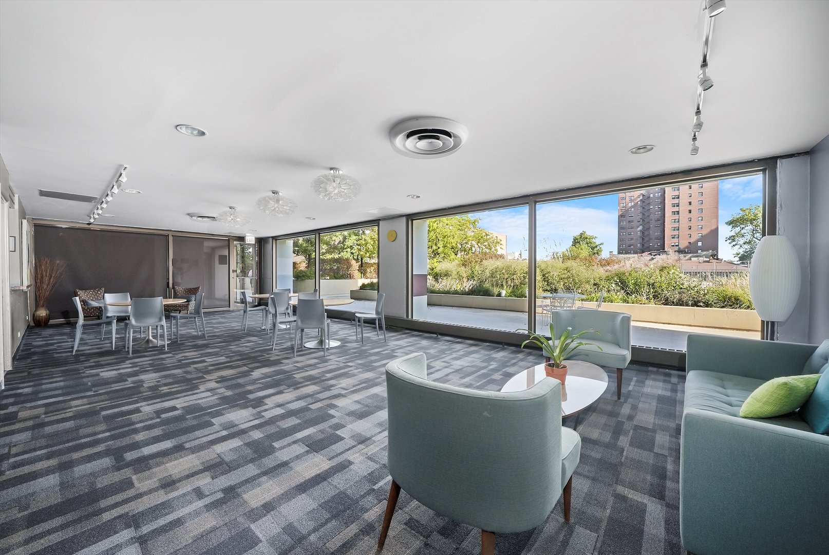 4343 N Clarendon Avenue Unit: 2815