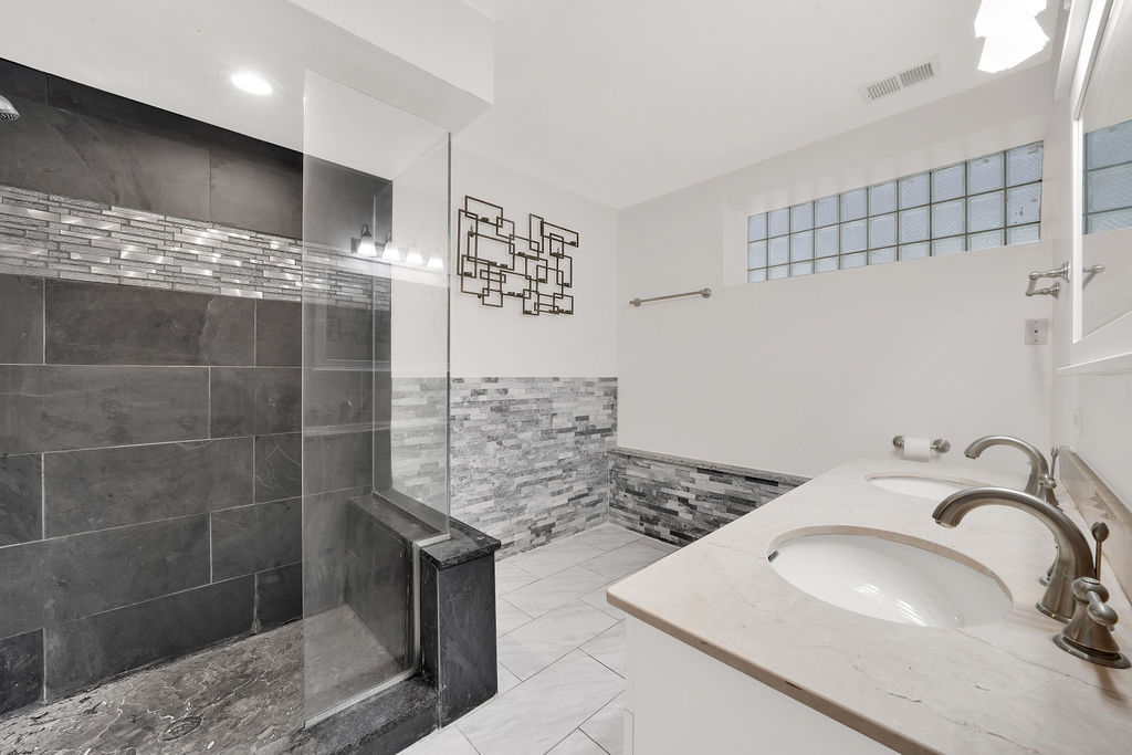 3001 N Damen Avenue Unit: 1