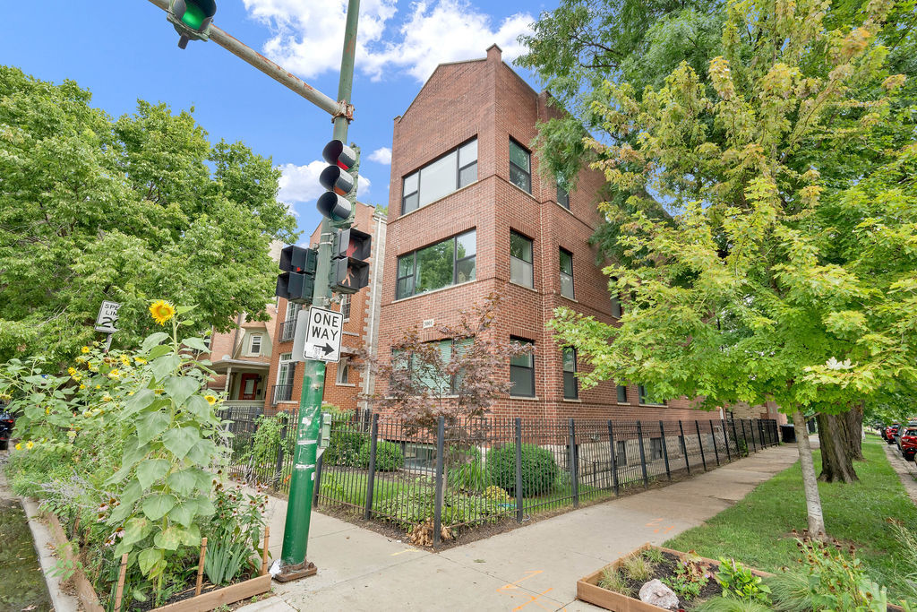 3001 N Damen Avenue Unit: 1