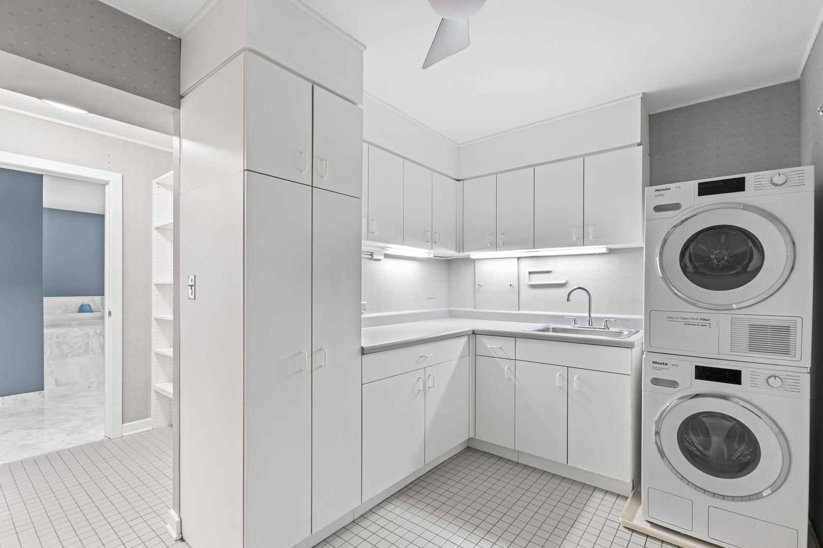 850 N Dewitt Place Unit: 18A