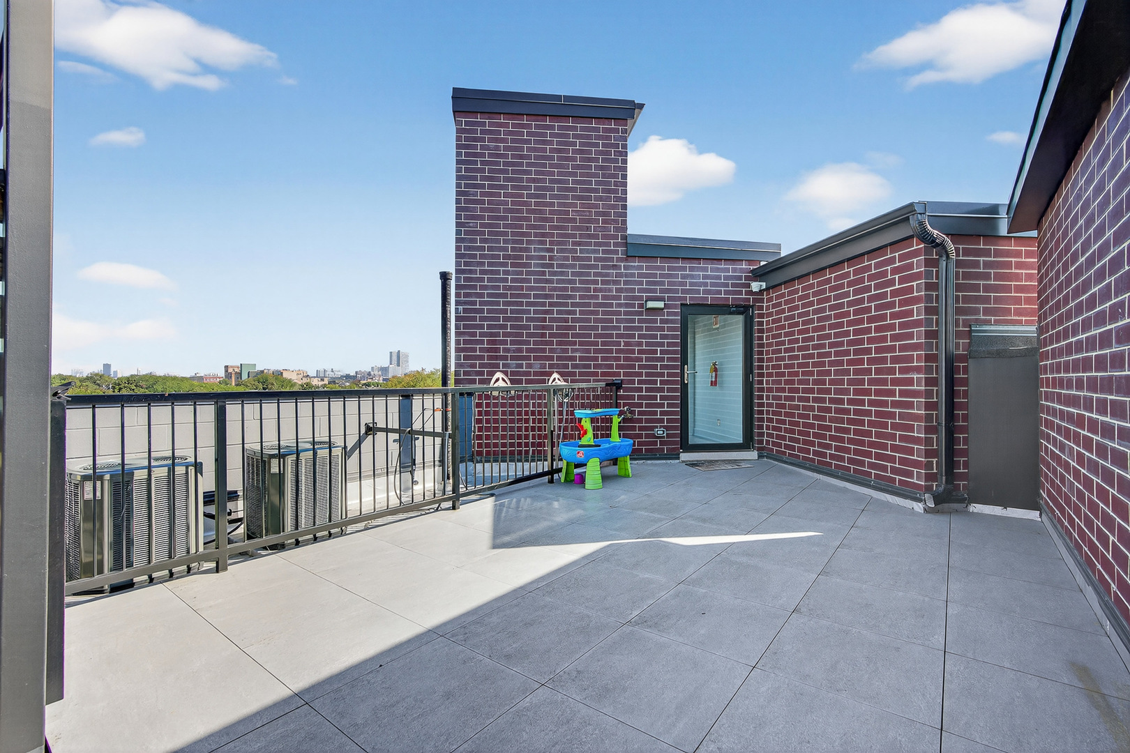 2958 N Lincoln Avenue Unit: 3A