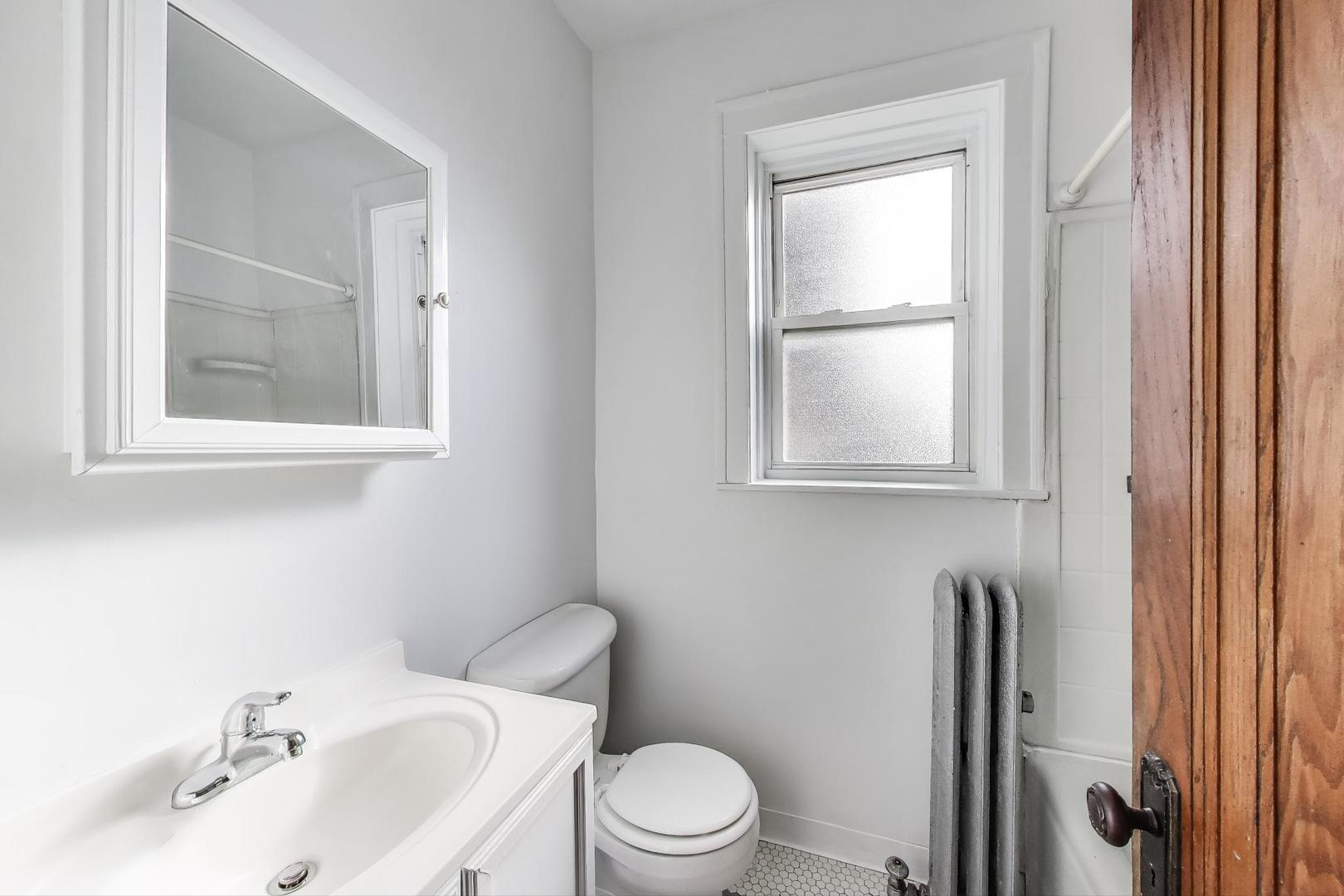 3921 N Long Avenue Unit: 1S